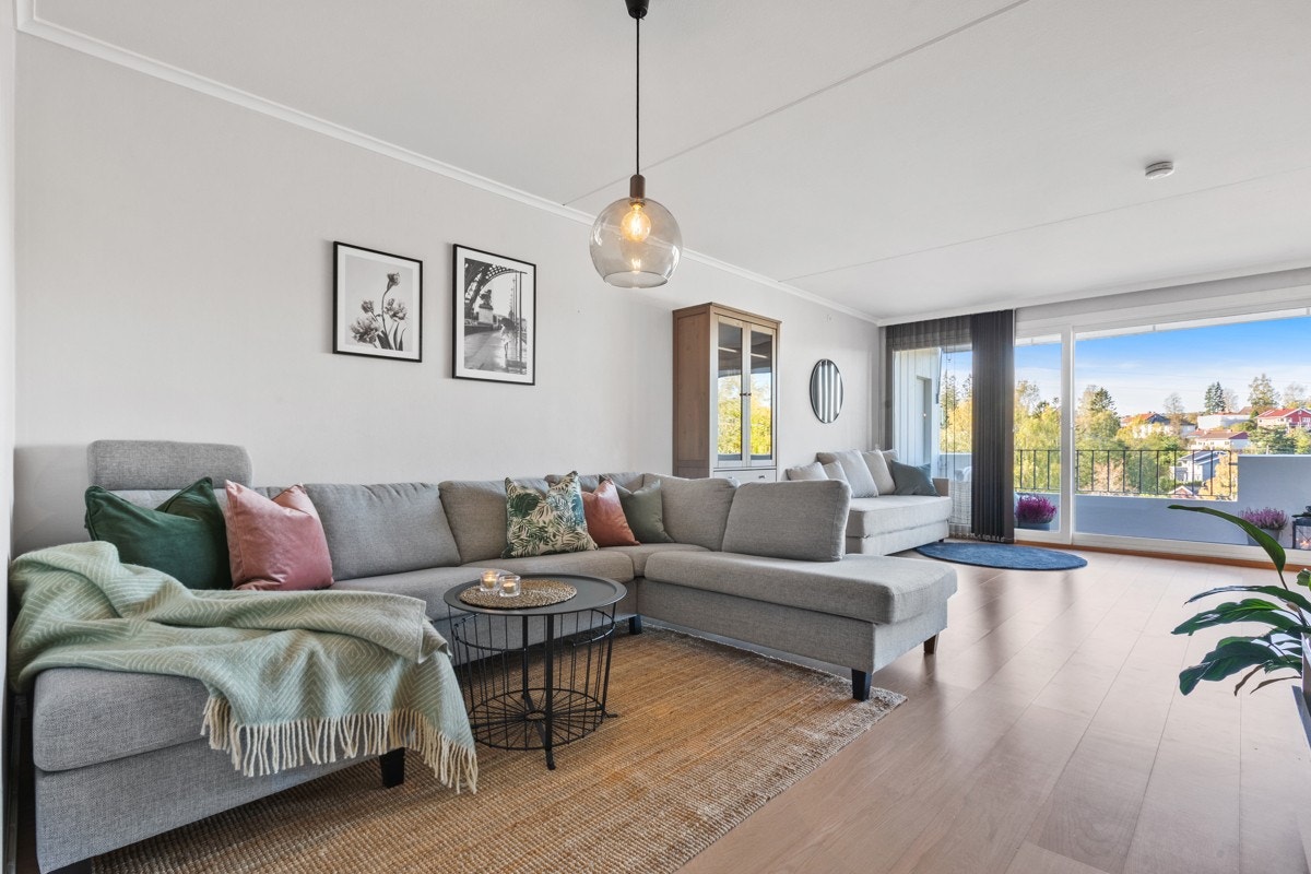 Velkommen til Hovseterveien 42 A, presentert av Vegar Giæver og Eie avd. Røa Galleribilde