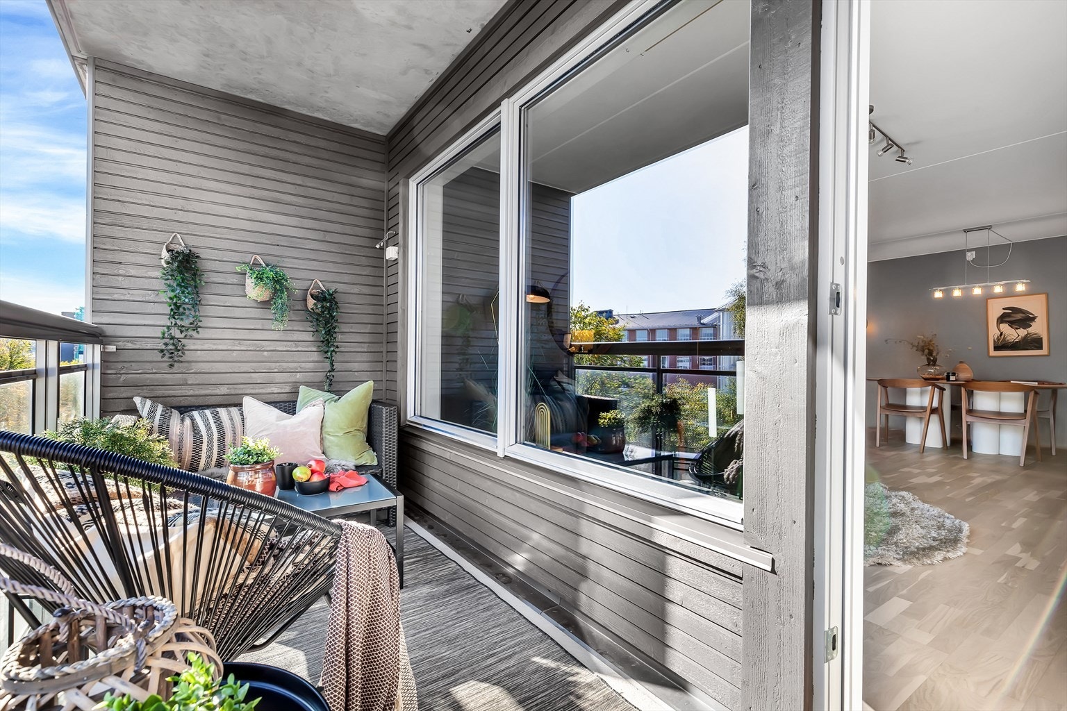 Balkong på 5,8 m2 med betongdekke. Galleribilde