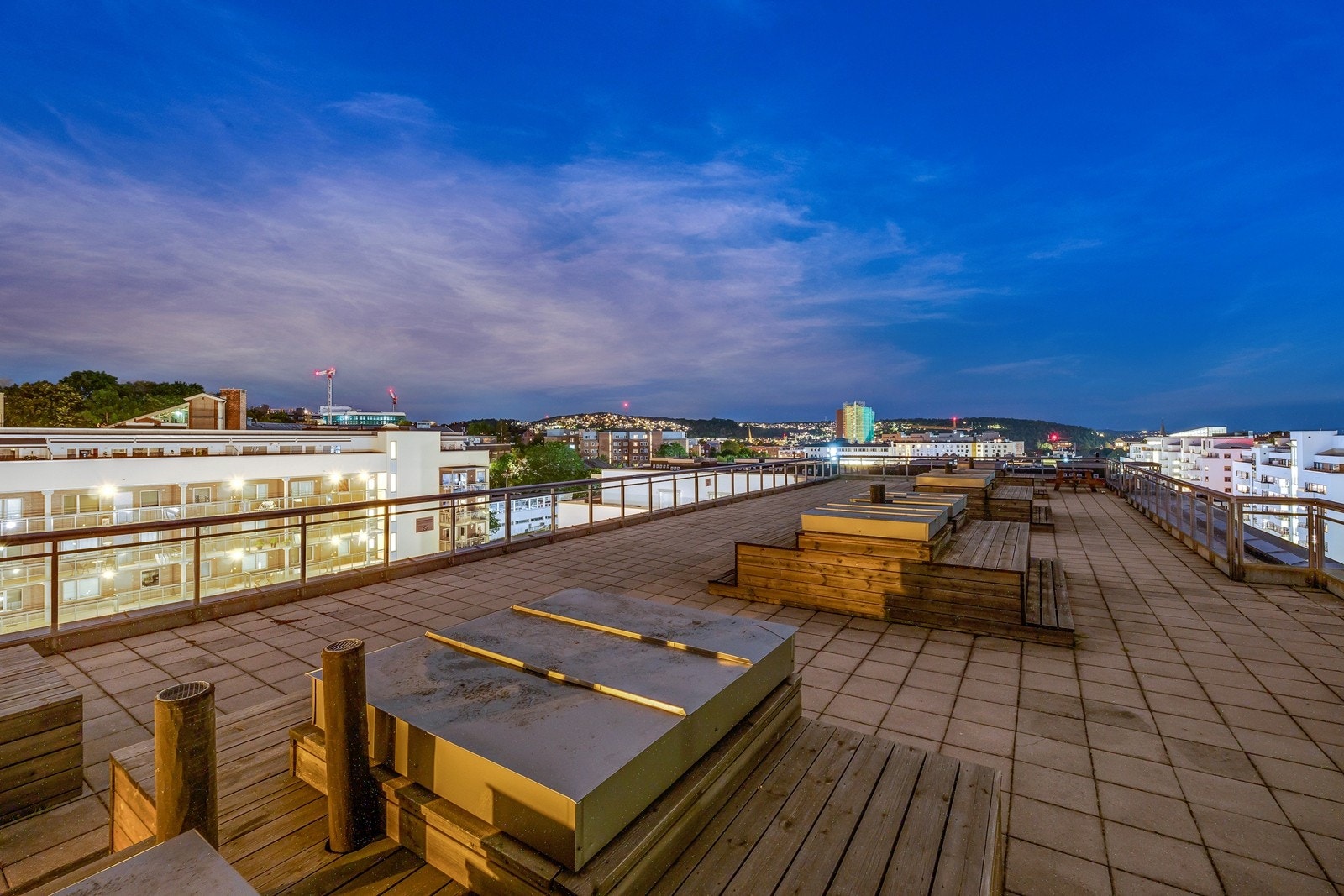 Felles takterrasse med slående utsikt. Galleribilde