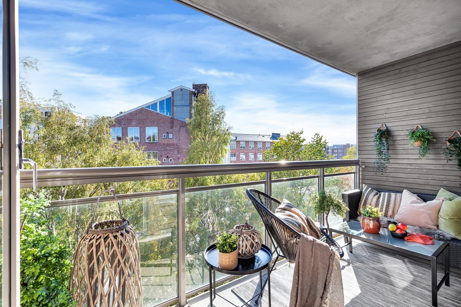 Det er stikkontakter og opplegg for belysning. Galleribilde