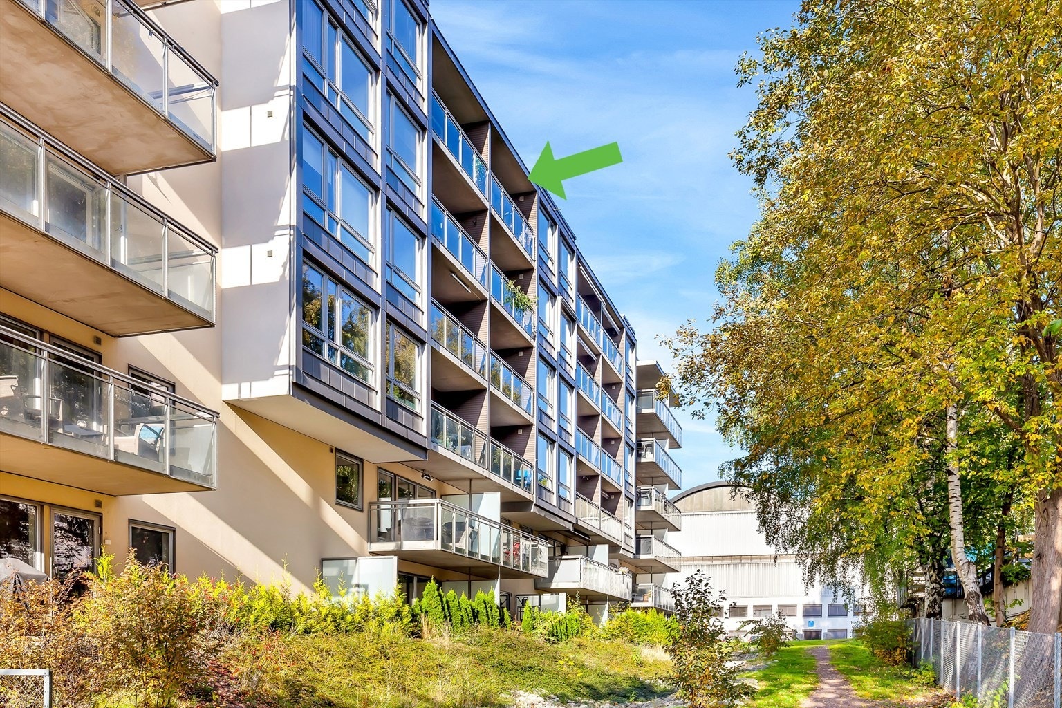 Leiligheten ligger i 6. etasje, vendt ut mot rolige omgivelser. Galleribilde