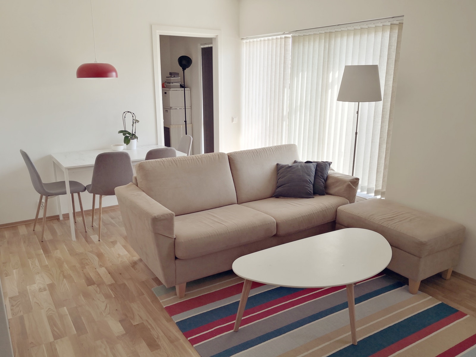 Møblert Galleribilde