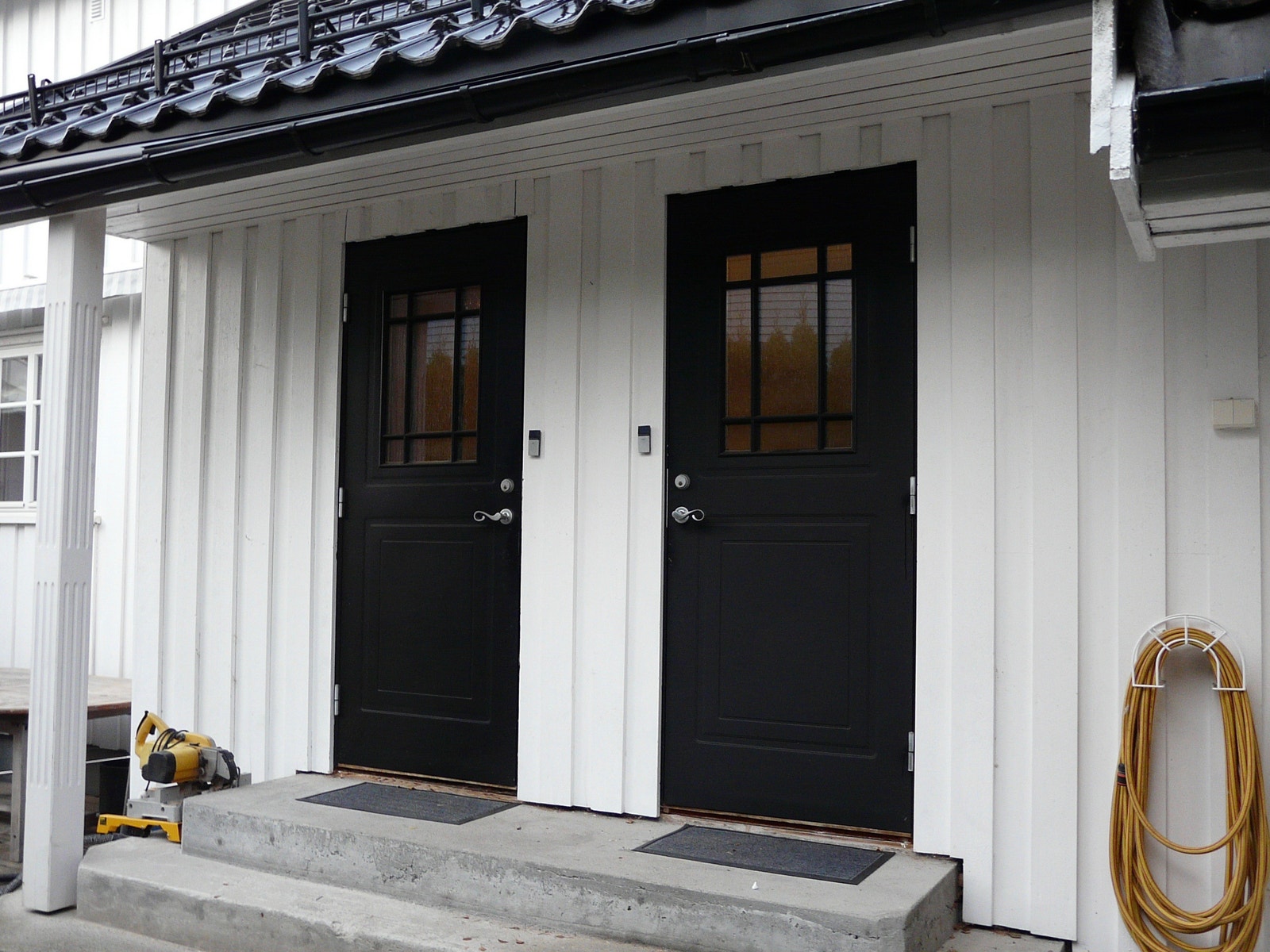 Inngangsparti, leiligheten har inngang gjennom døren til høyre Galleribilde