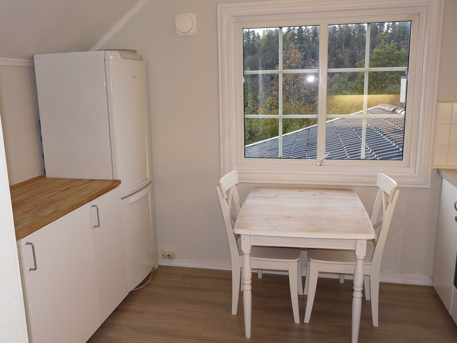 Fin plass til kjøkkenbord Galleribilde