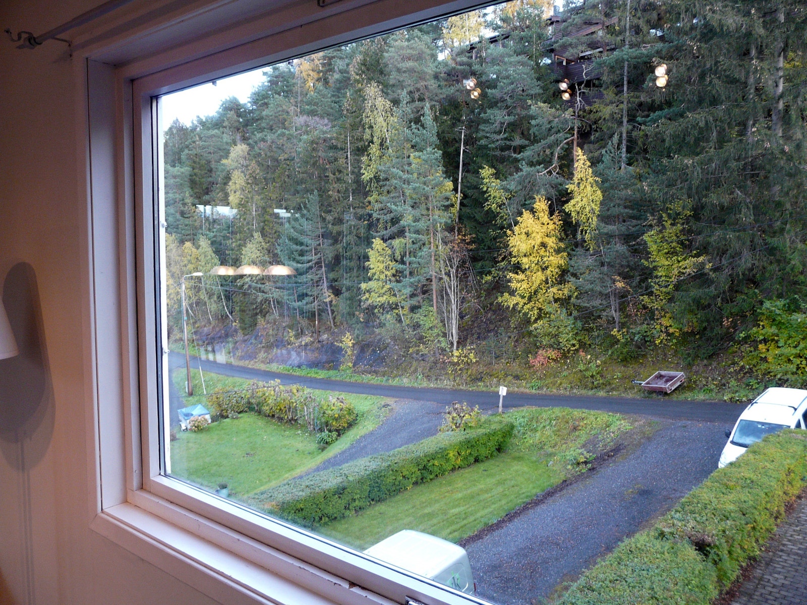 Flott og grønn utsikt fra stue Galleribilde