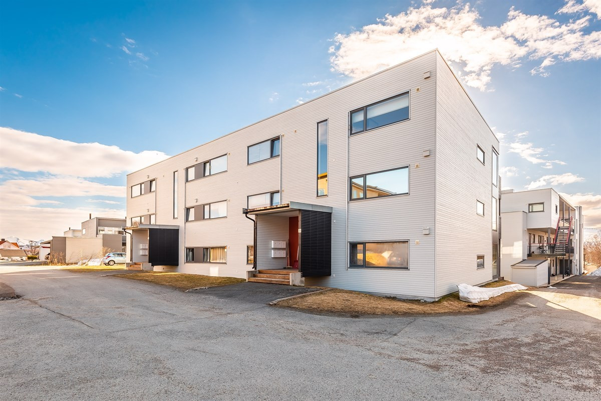 Fasade og inngangsparti
