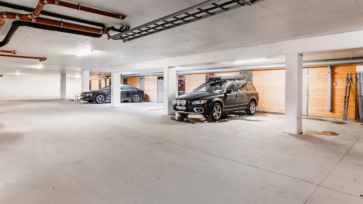 Praktisk med fast parkeringsplass i garasjeanlegg
