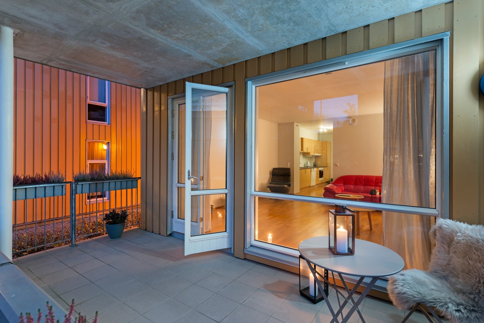 Fra stuen har man utgang til takoverbygd terrasse på 12 kvm. Galleribilde
