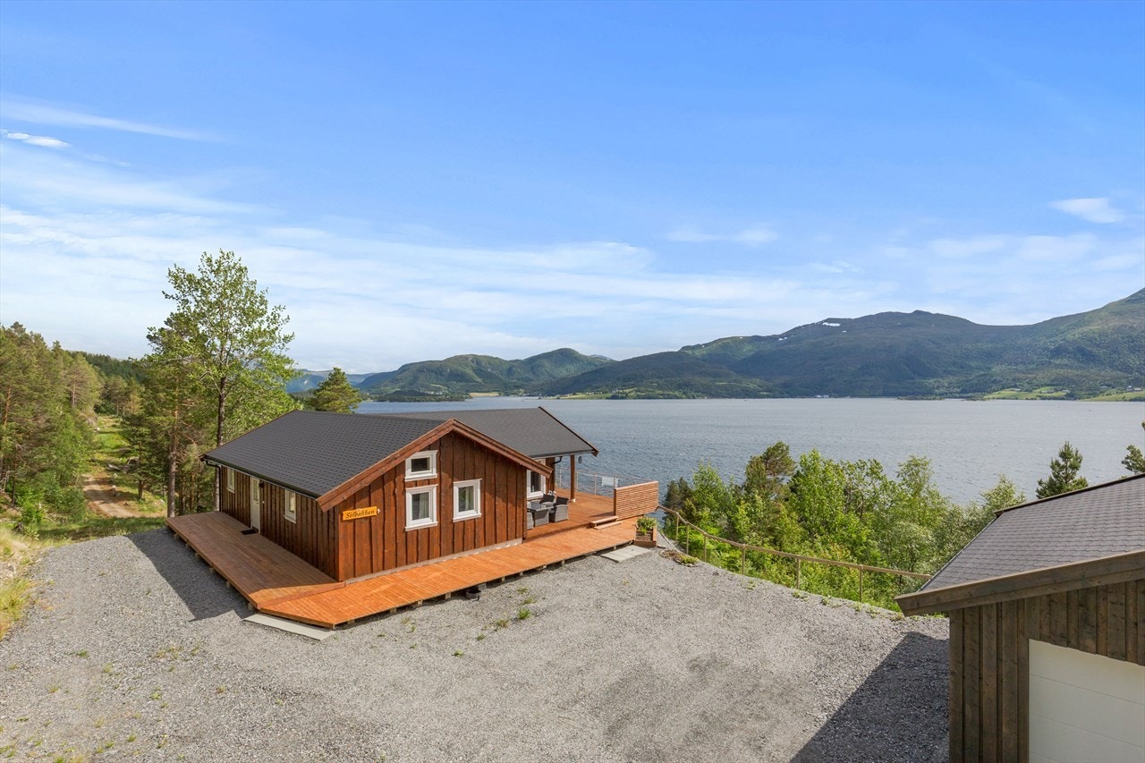 Velkommen til en flott fritidsbolig med fantastisk utsikt! Galleribilde