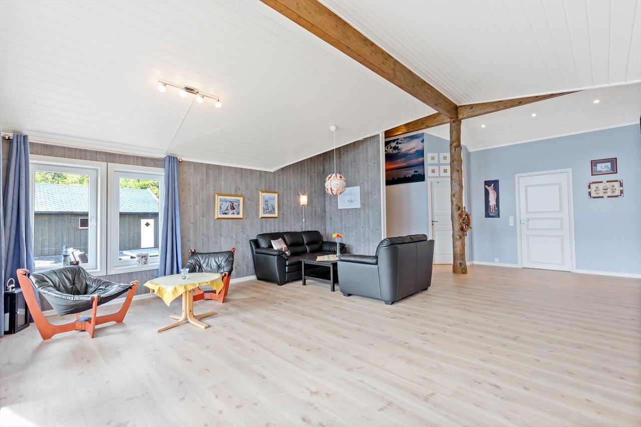 Stuen er romslig på hele 41 kvm som gir gode møbeleringsmuligheter. Galleribilde