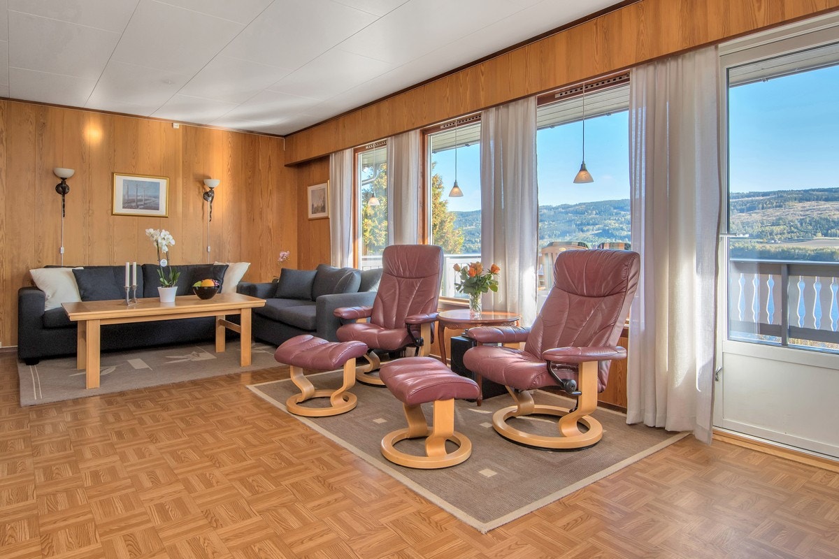 Fra stue er det utgang til veranda Galleribilde