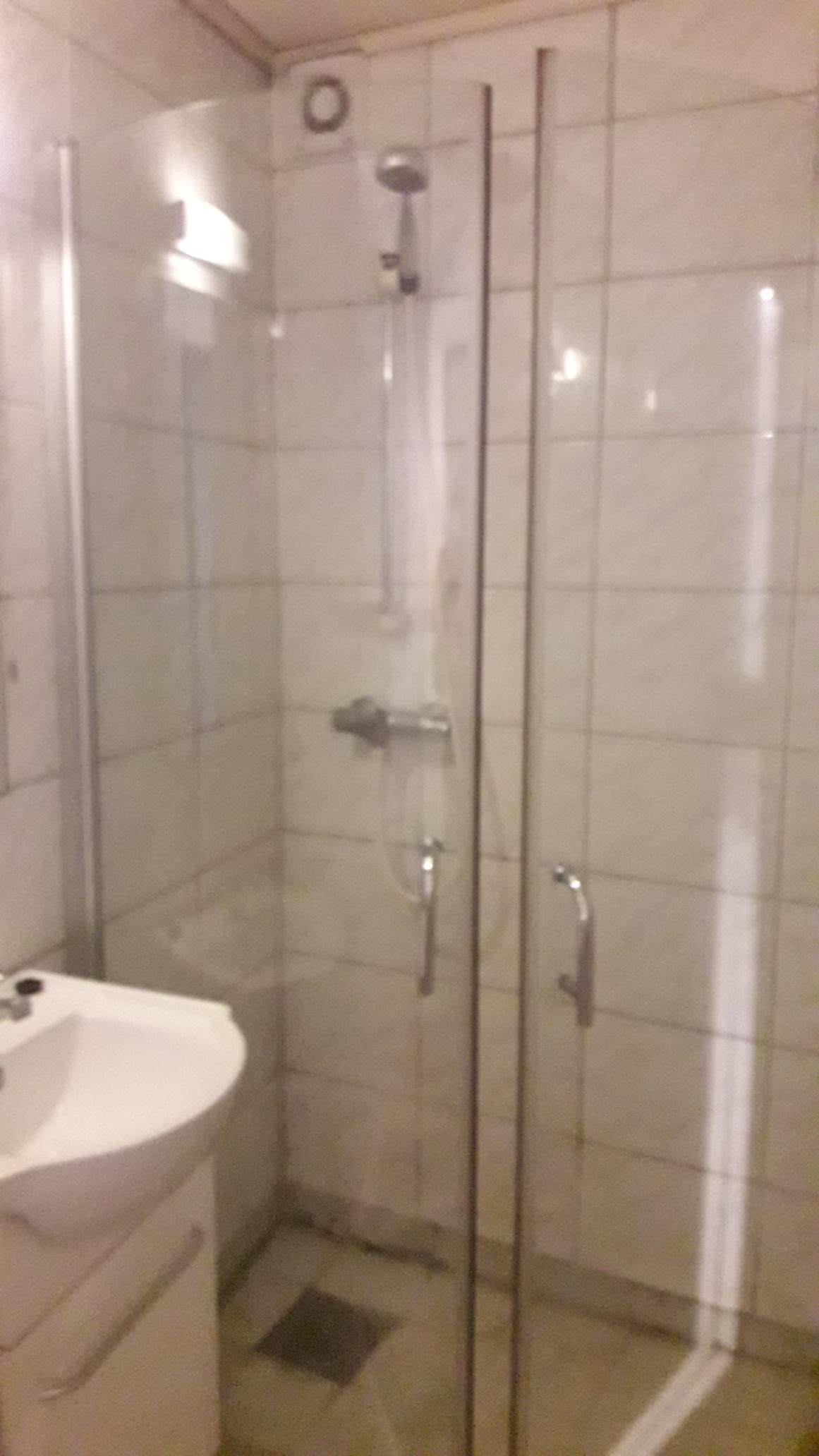 Helfliset bad med varmekabler Galleribilde