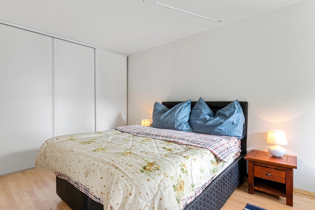 Godt med oppbevaringsplass i garderobeskap. Galleribilde