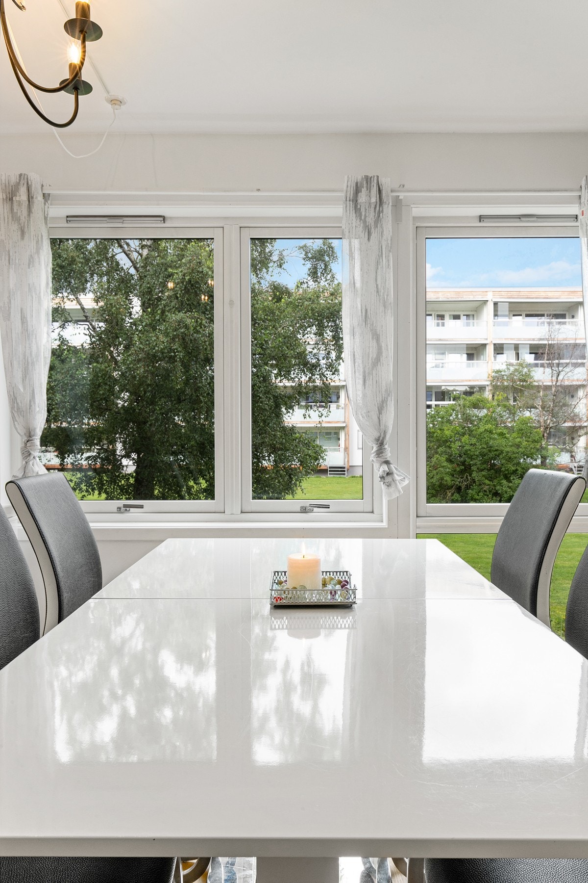 Hyggelig utsyn fra kjøkken. Galleribilde