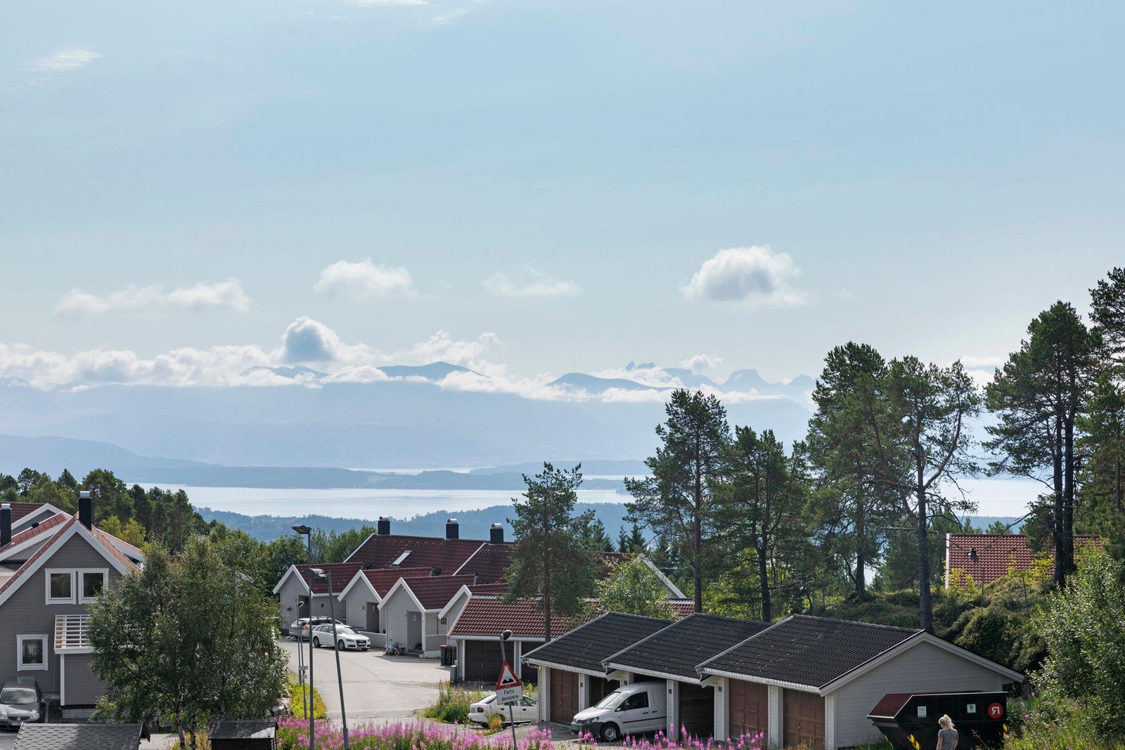 Boligen ligger i et barnevennlig område med kort vei til barnehage og turterreng Galleribilde