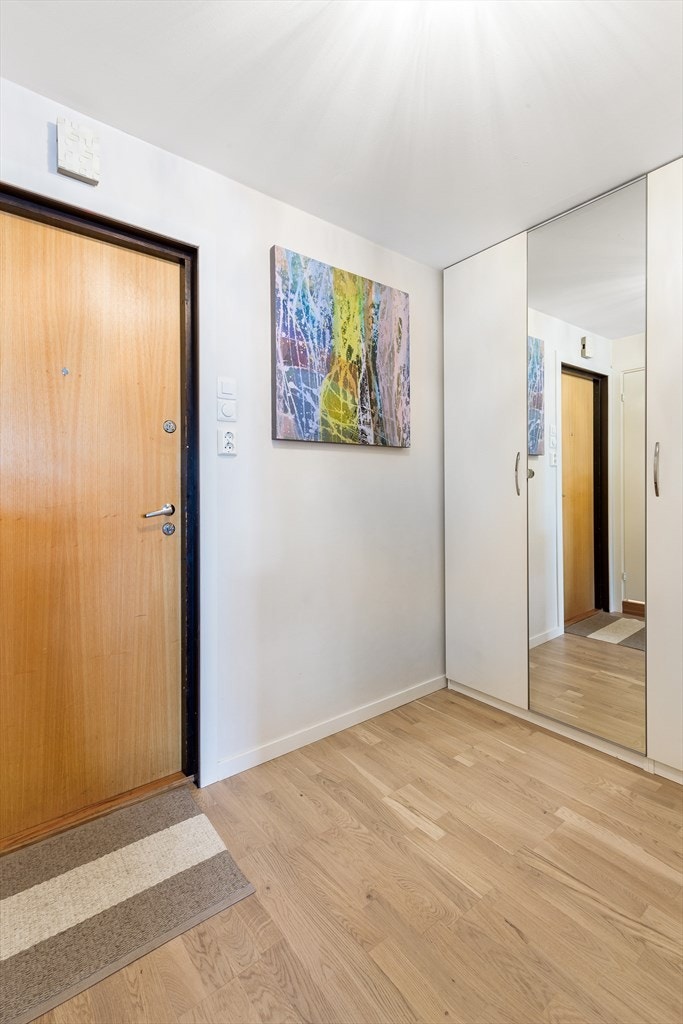 Entré med garderobeskap Galleribilde