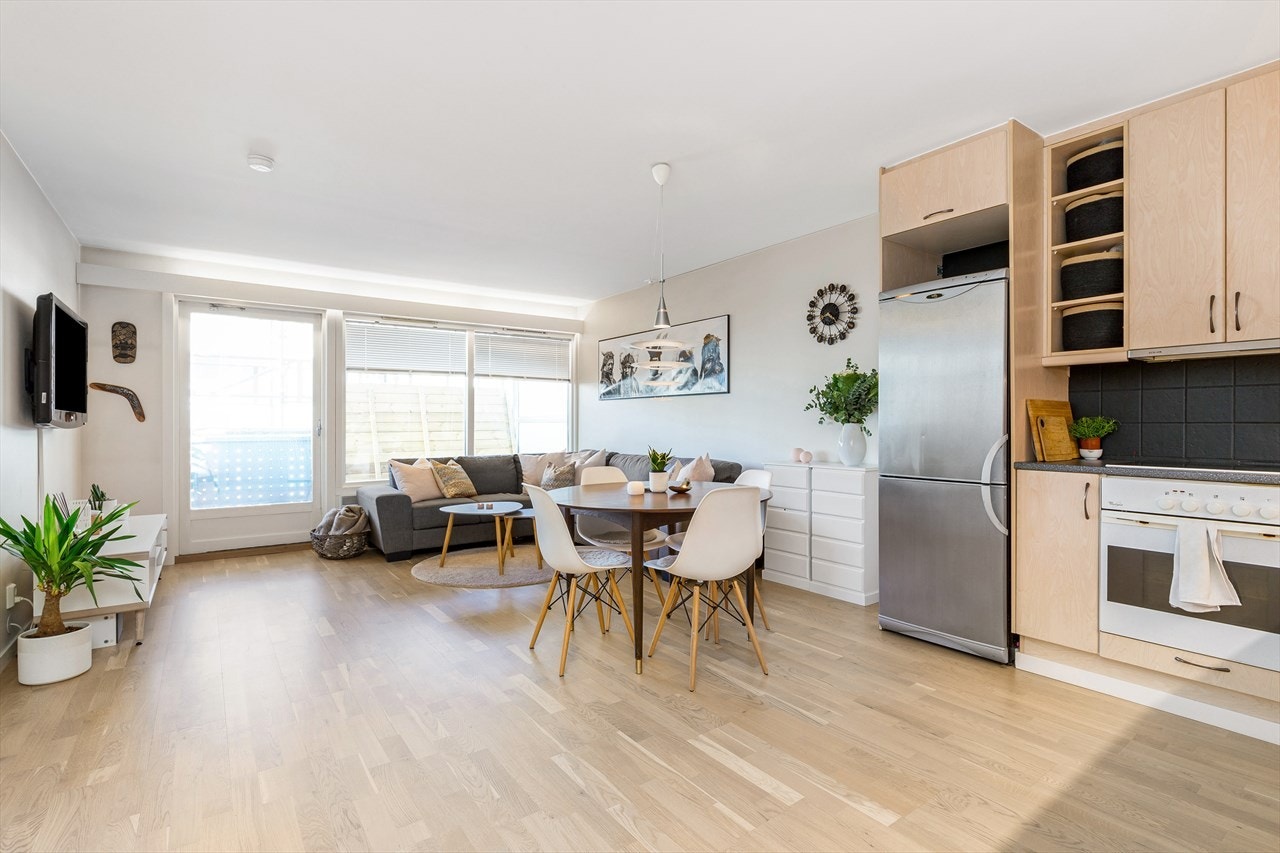 Hovseterveien 84 presentert av Fredrick A. Haarr i Nordvik Frogner Galleribilde