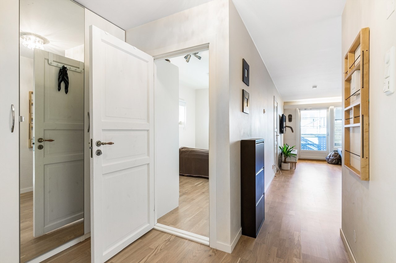 Entré med god plass til garderobeskap Galleribilde