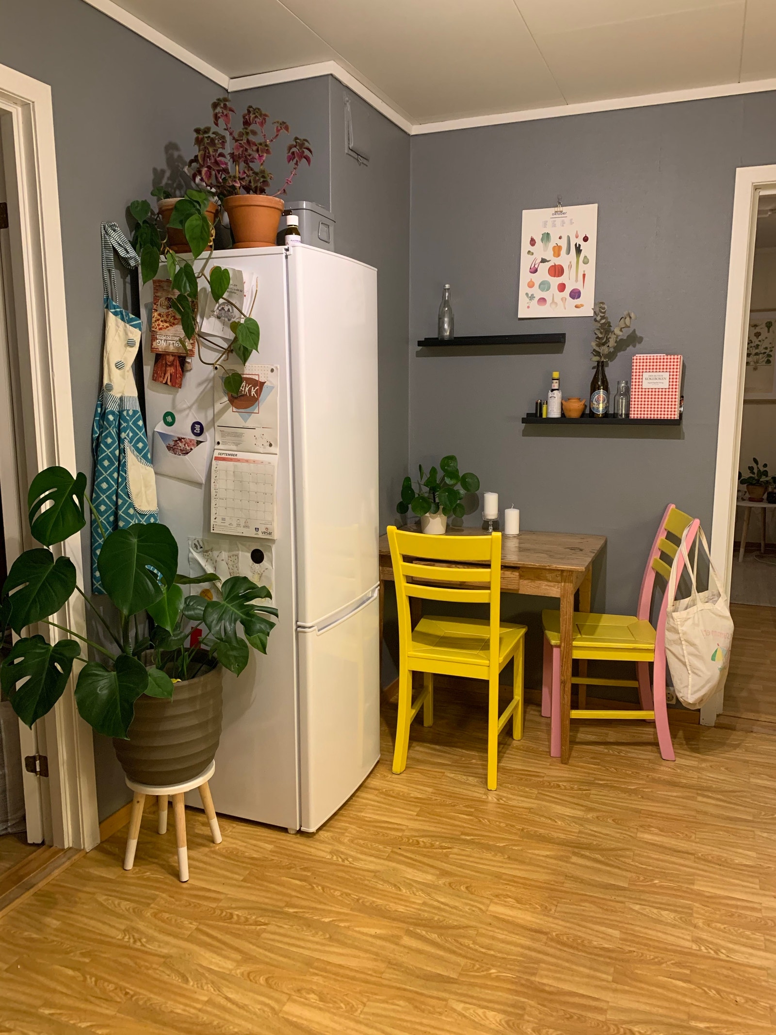 Kjøkken med spiseplass Galleribilde