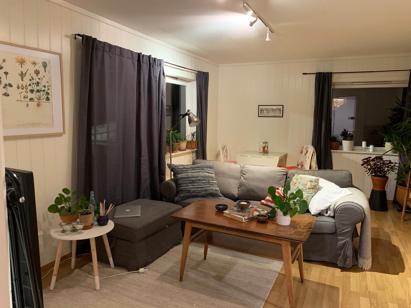 Alt elektrisk er byttet med nye lamper, brytere og stikkontakter Galleribilde