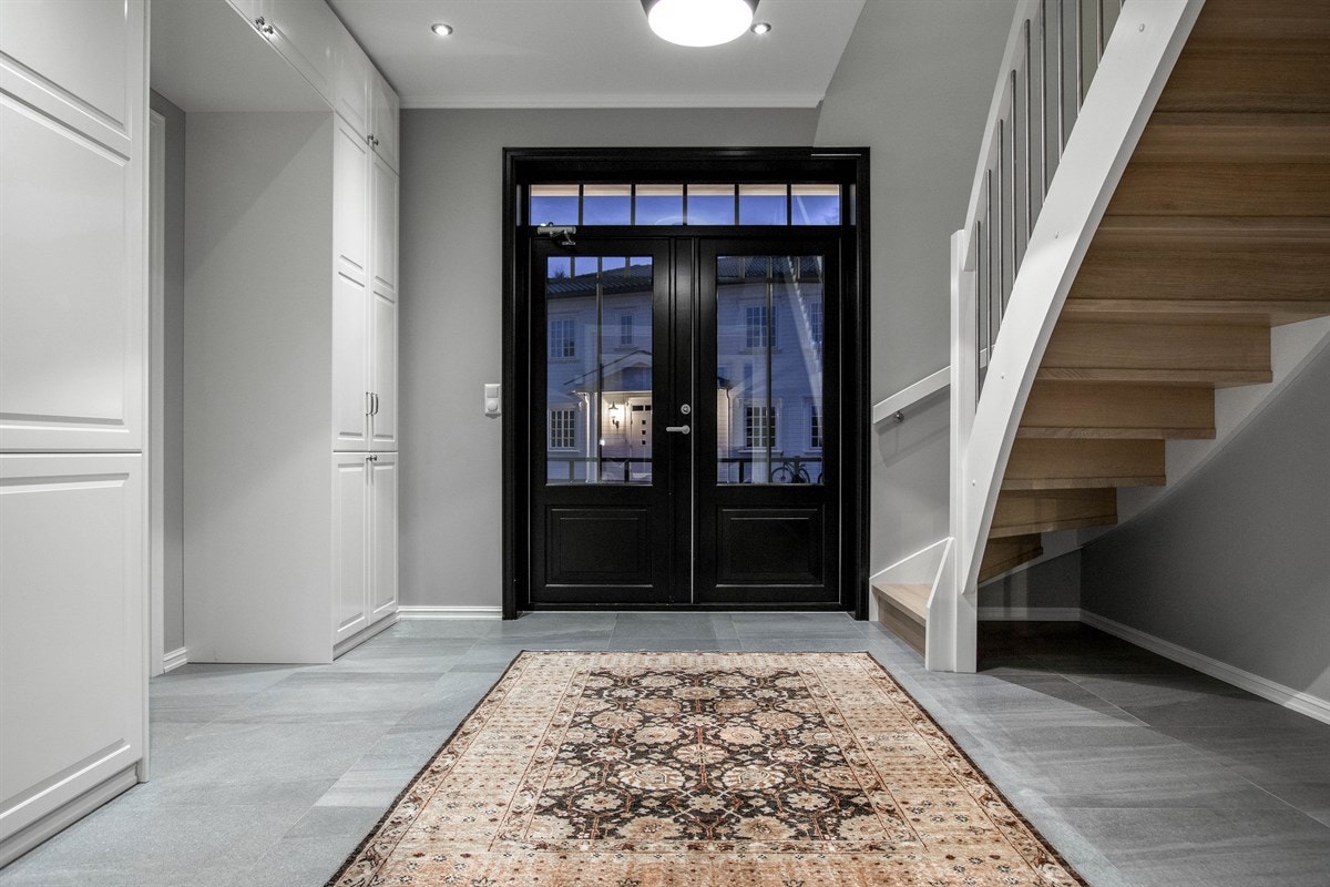 Vel innenfor døren venter en romslig, innbydende hall i lyse, delikate farger. Galleribilde