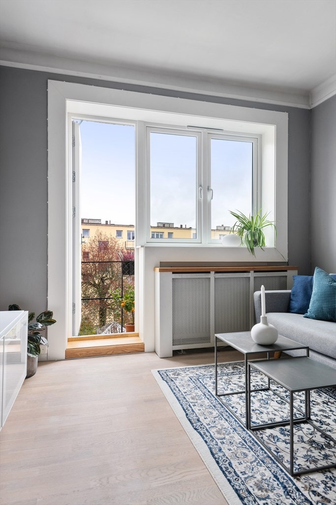 Utgang fra stue til hyggelig luftebalkong Galleribilde