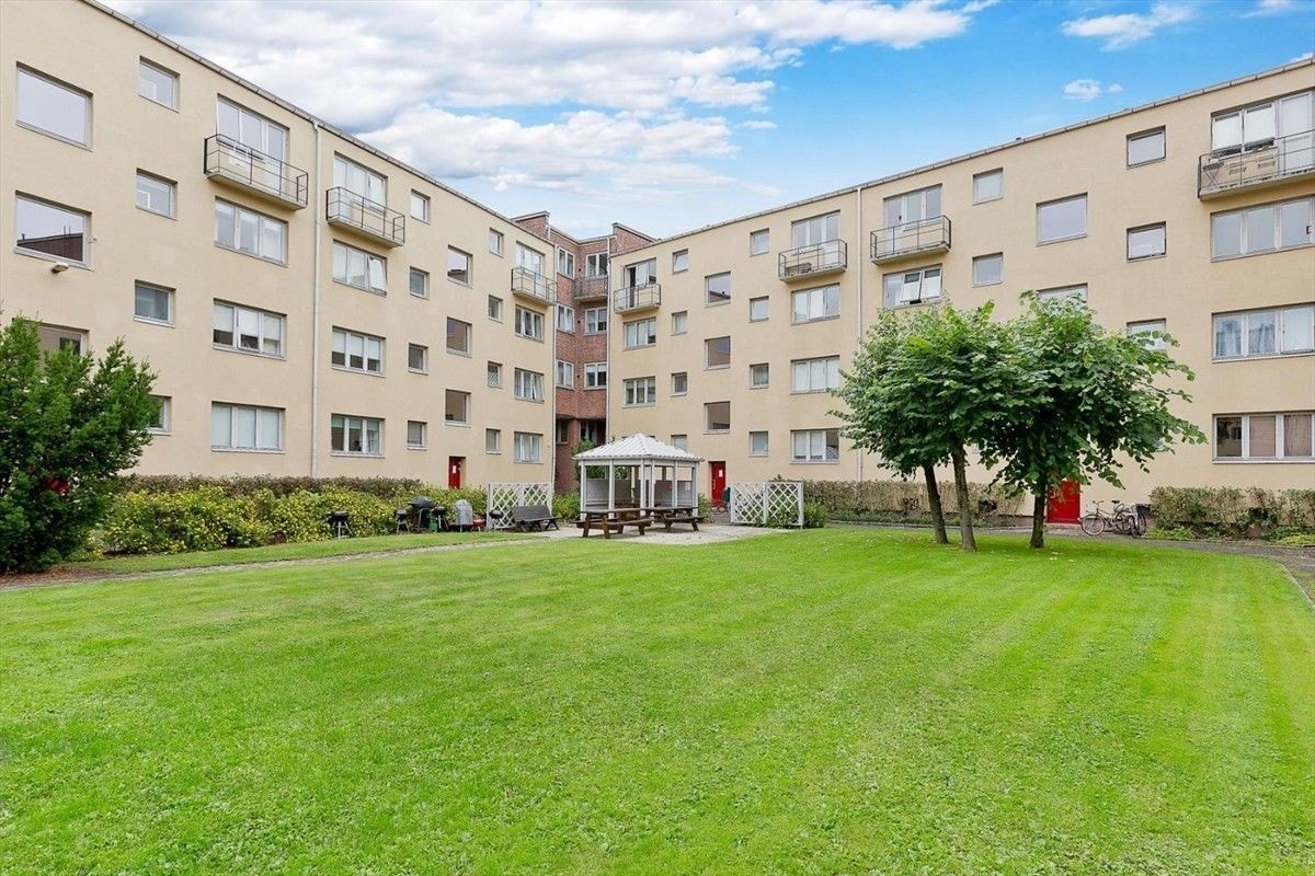 Aksjelaget har tre pent opparbeidet bakgårder alle beboerne har tilgang til Galleribilde