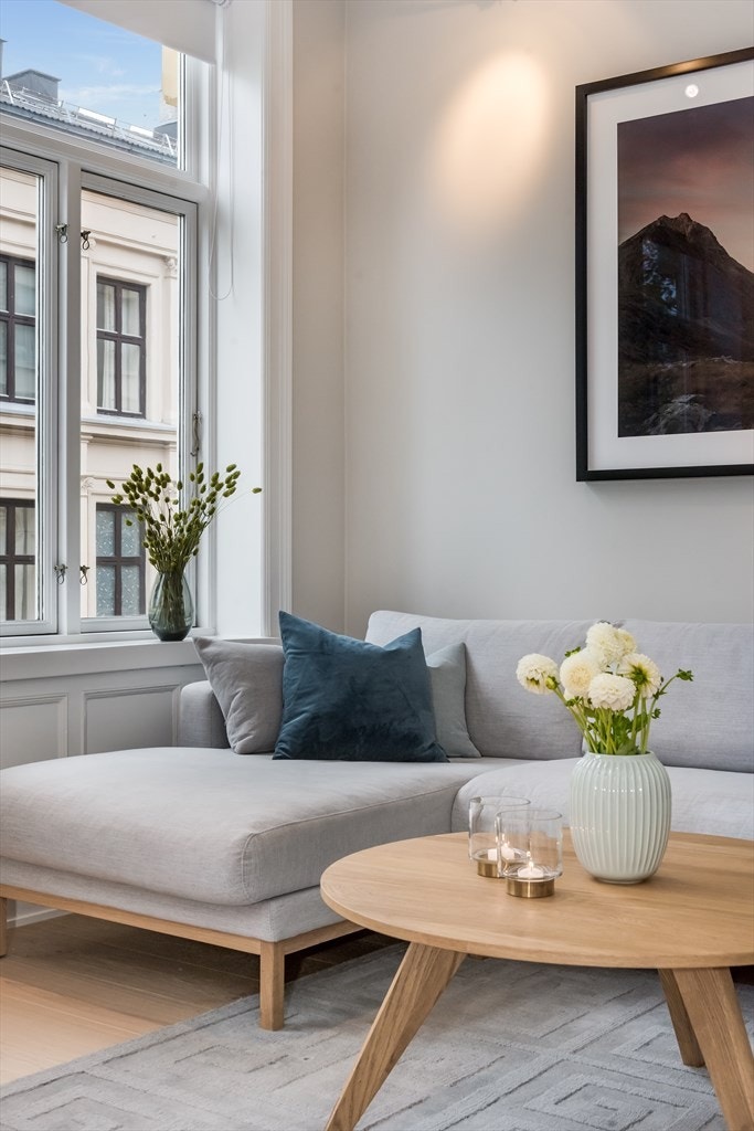 Leiligheten ligger stille og tilbaketrukket i en sidegate til Bogstadveien på Majorstuen. Galleribilde