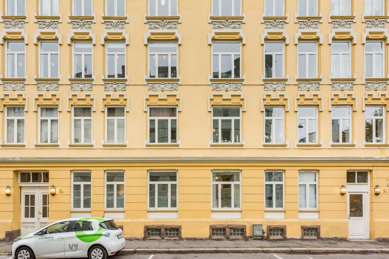 Fasade Dronning Astrids gate 5 B. Galleribilde