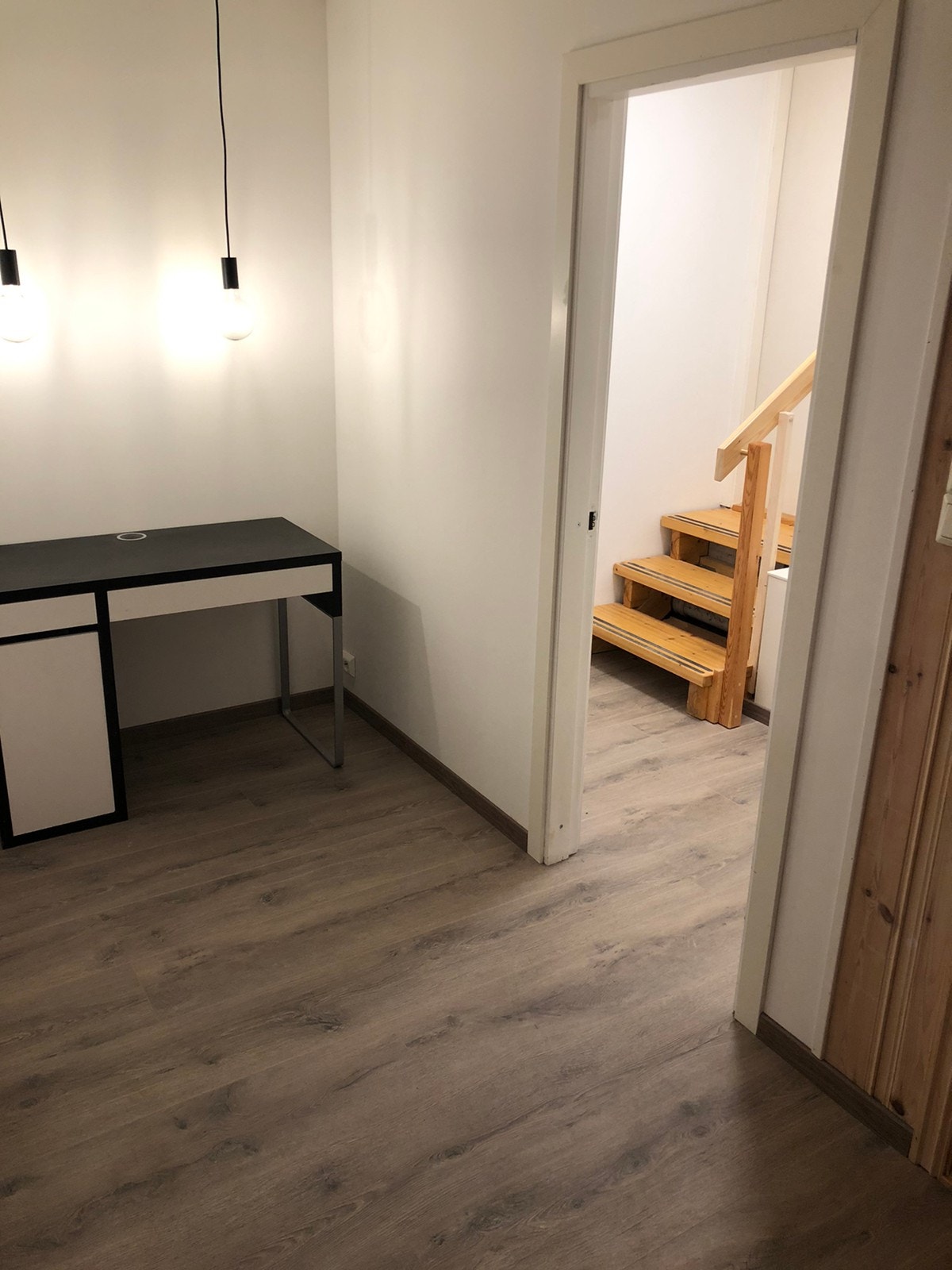 Kontor og bod til høyre Galleribilde