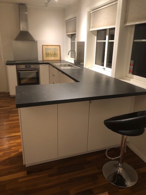 Kjøkken med egen spiseplass Galleribilde