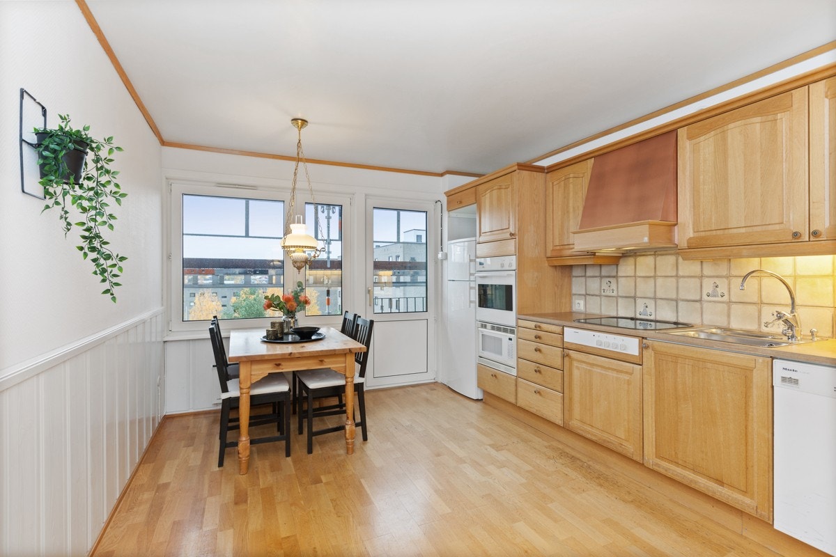 Kjøkken med hvitevarer følger med boligen Galleribilde