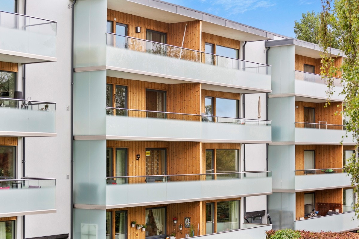 Fasaderehabilitering er i gang, dette er bilde av naboblokken som er ferdig rehabilitert. Galleribilde