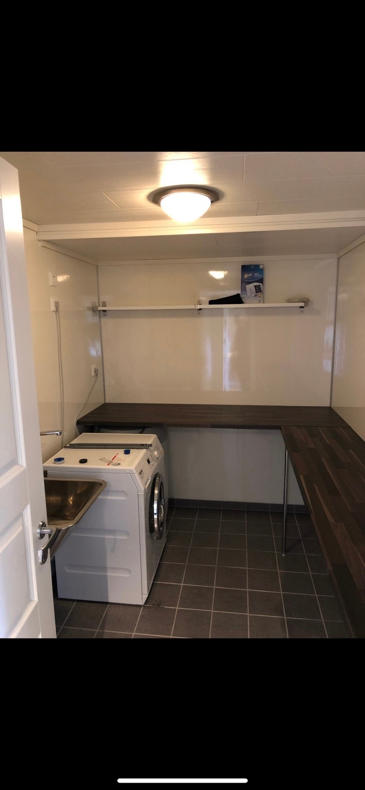 Romslig vaskerom Galleribilde