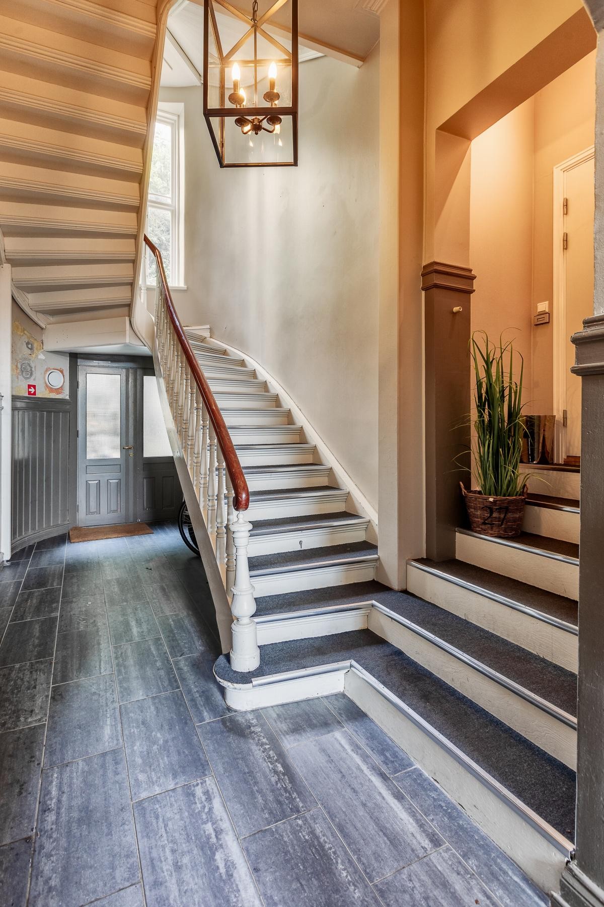 Fellesgang/trappegang til leilighetene. Galleribilde