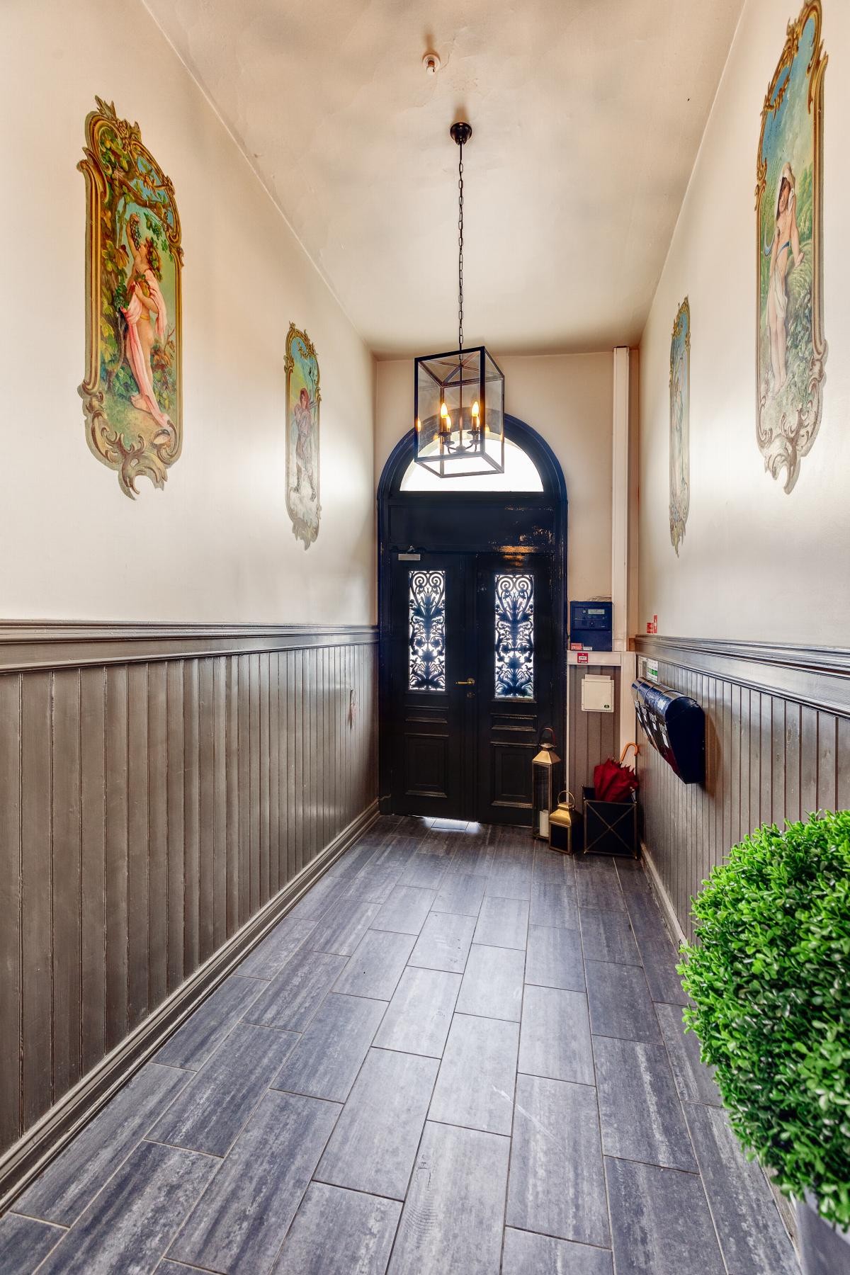 Hovedinngang til bygningen Galleribilde