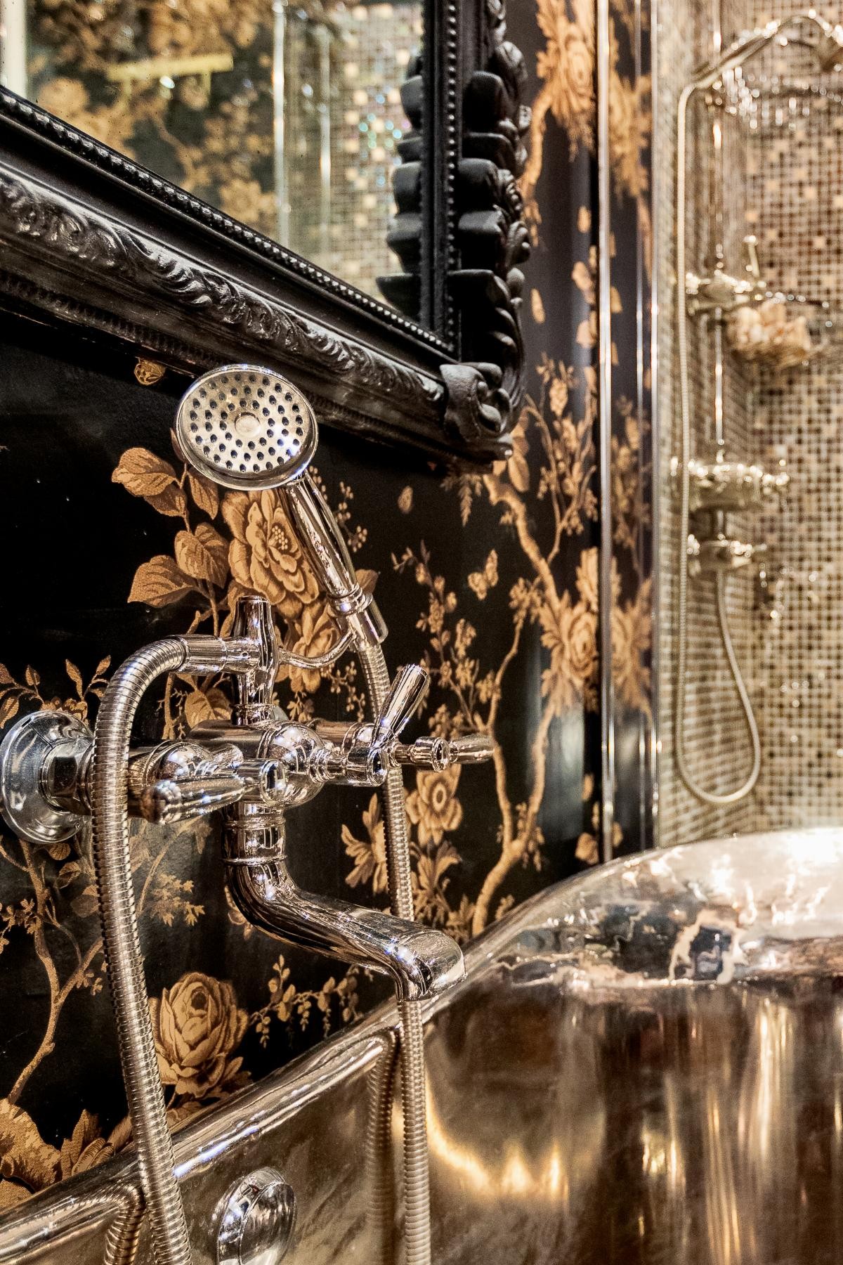 Flotte detaljer fra bad. Galleribilde