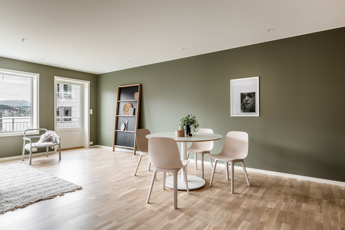 God plass til spisebord og annen møblering (Bildet er hentet fra tilsvarende leilighet, avvik kan forekomme)