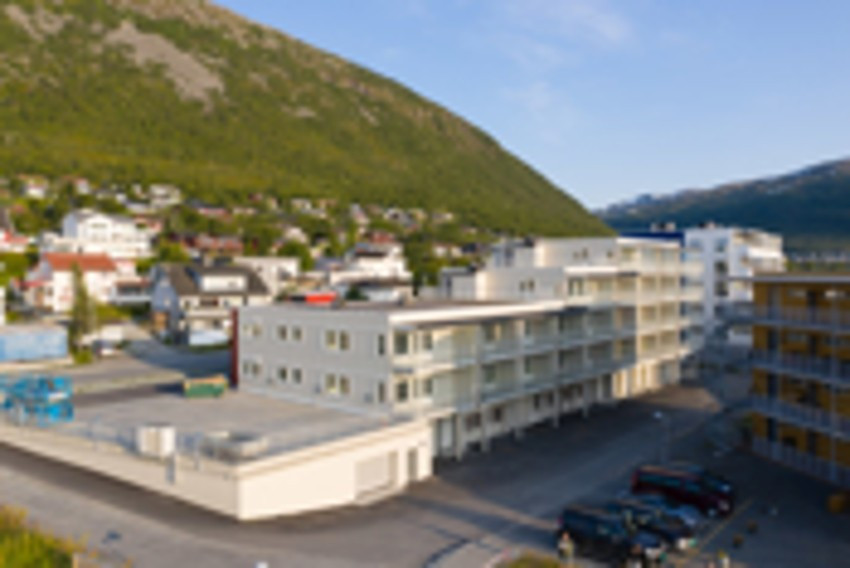 Fasaden av bygget sett fra forsiden