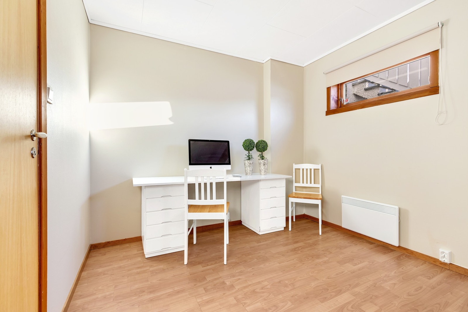 På soverommet er det god plass til et skrivebord om man ønsker det. Galleribilde