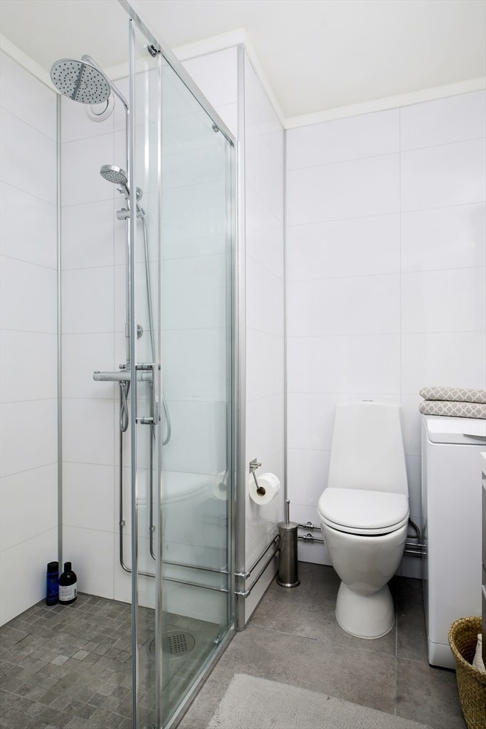 Badet har blitt pusset opp med nye overflater og alle innredninger de to siste år Galleribilde