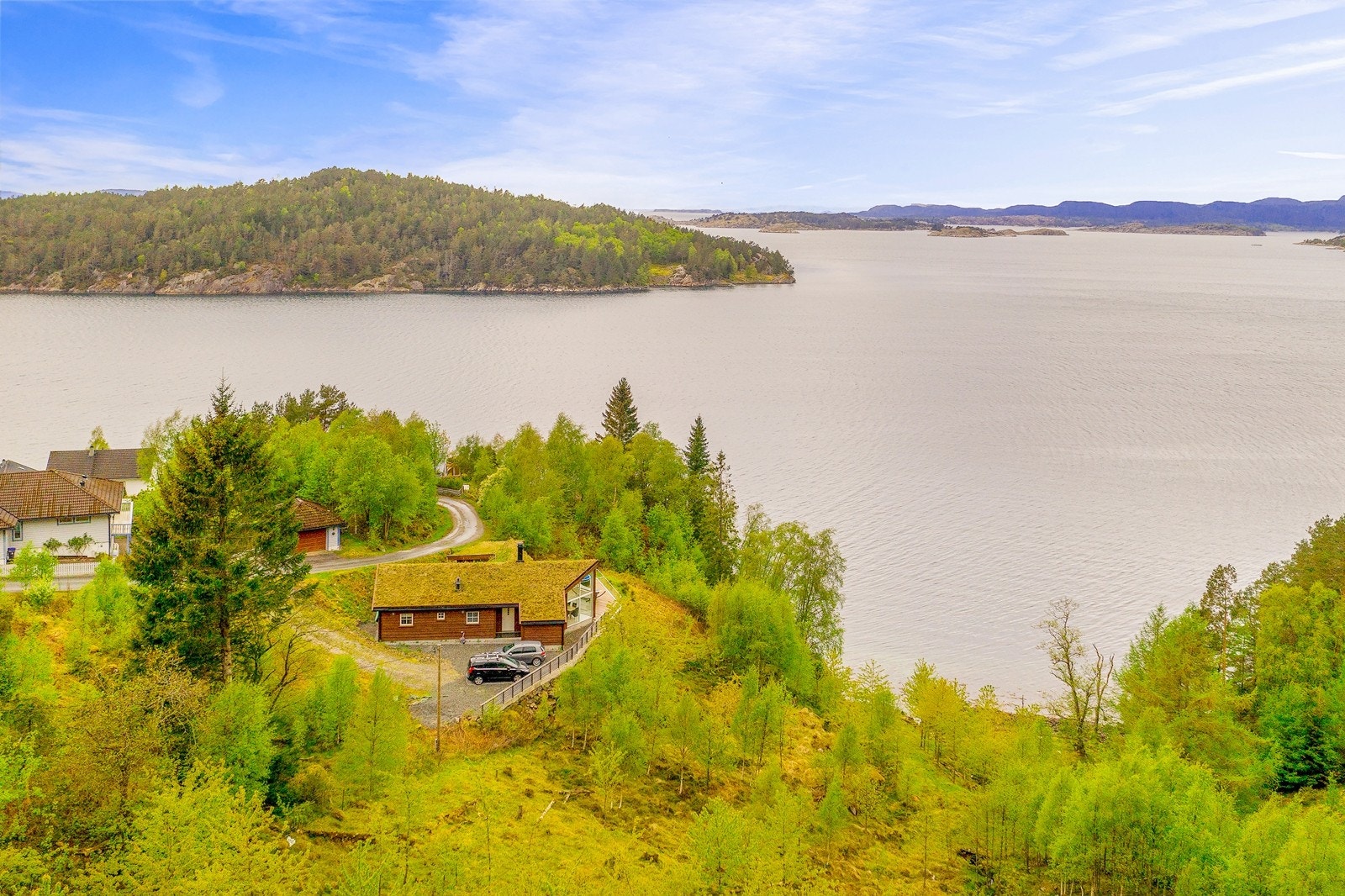 Fri utsikt og lett tilkomst ned til sjøen Galleribilde