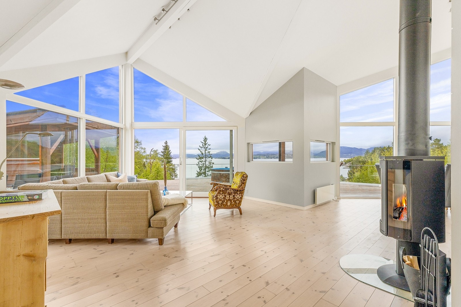 Velkommen til Austfjordvegen 2368! Galleribilde