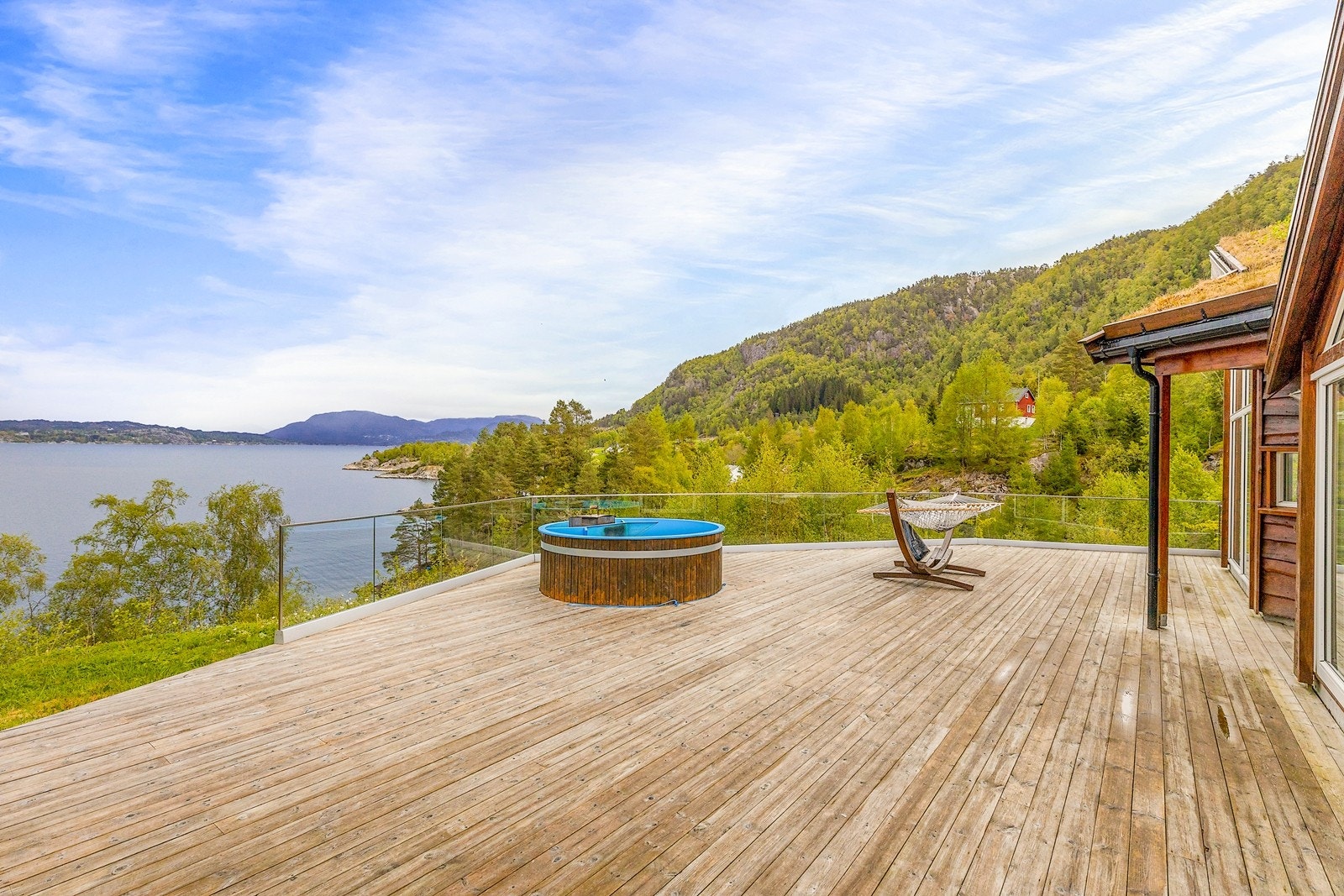 Nyt utsikten fra egen badestamp Galleribilde