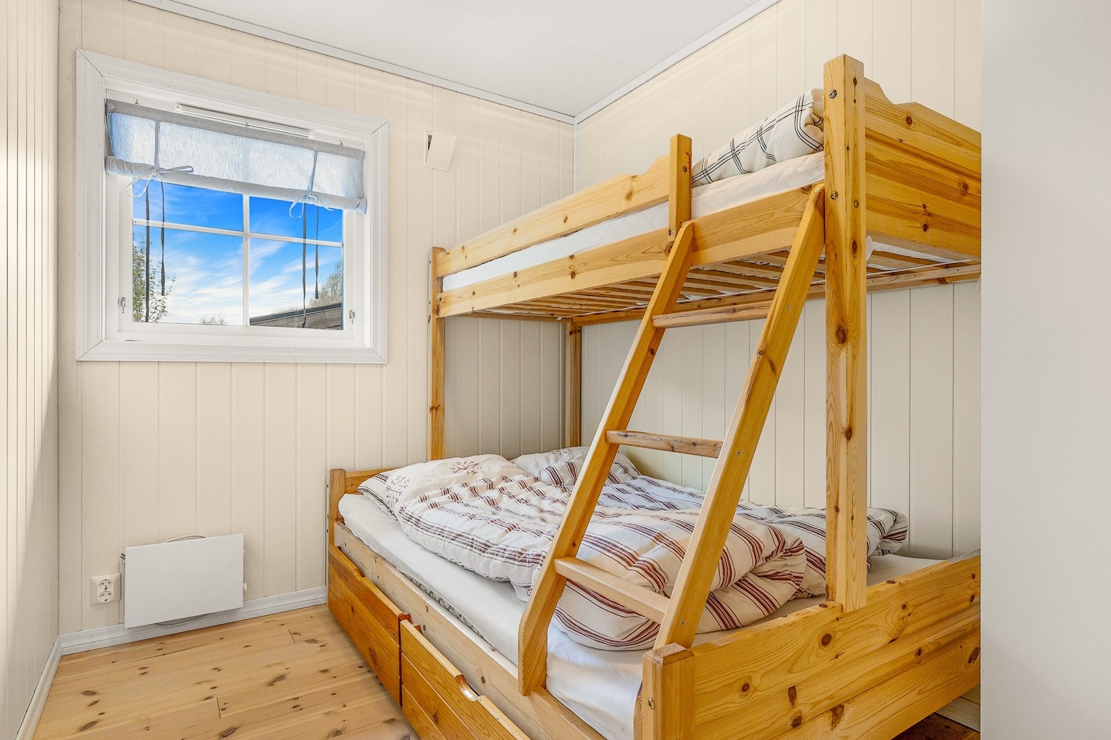 På de to minste soverommene kan man innrede med køyeseng, enkeltseng eller dobbeltseng Galleribilde