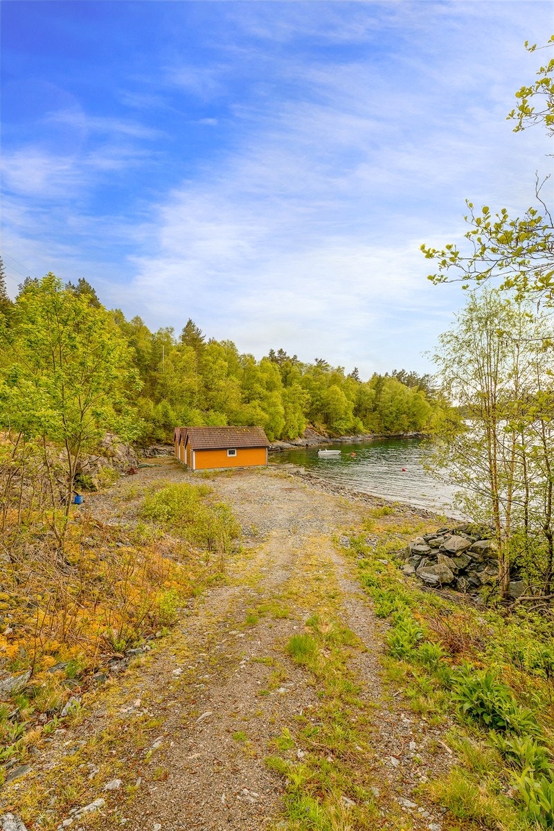 Lett tilkomst til naust både med bil og til fots Galleribilde