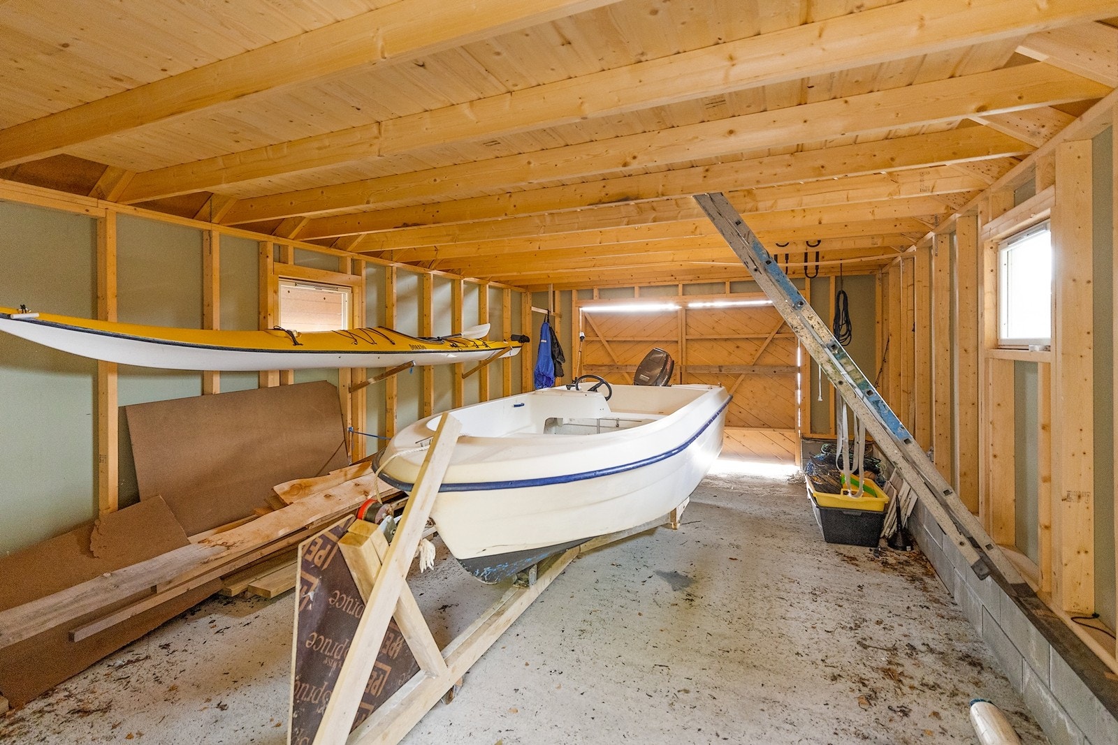 Romslig naust Galleribilde