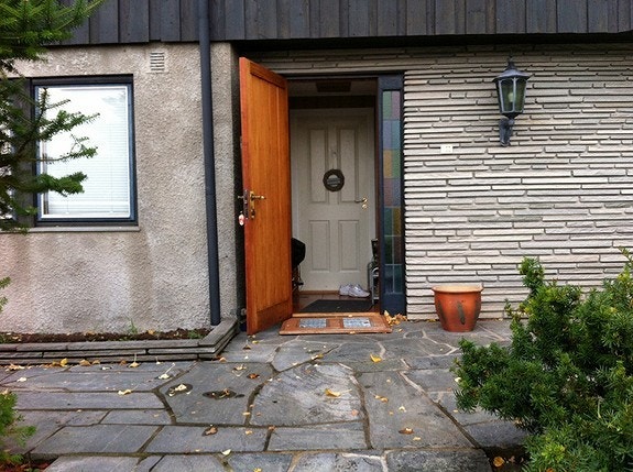 Inngangsparti / Skiferbelagt Galleribilde