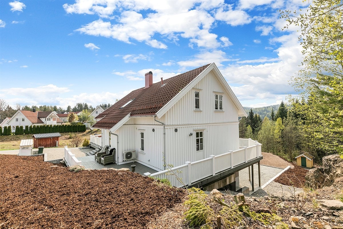 Fasade/uteområdet bak huset. Galleribilde