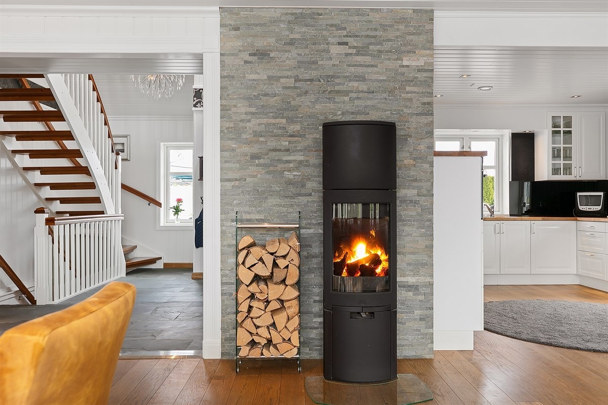 Moderne vedovn i spisestue. Galleribilde